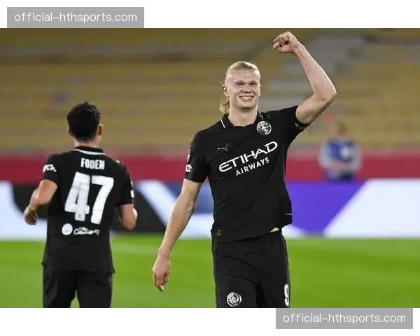 特写:点球被VAR取消后,哈兰德愤怒捶打草坪,瓜迪奥拉场边激烈申诉 特写:点球被VAR取消后,哈兰德愤怒捶打草坪,瓜迪奥拉场边激烈申诉