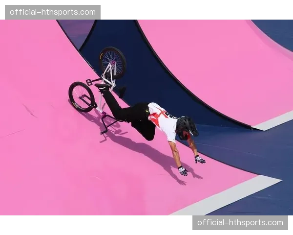 从滑板场到BMX赛道：自由式小轮车跨界车手的双面人生